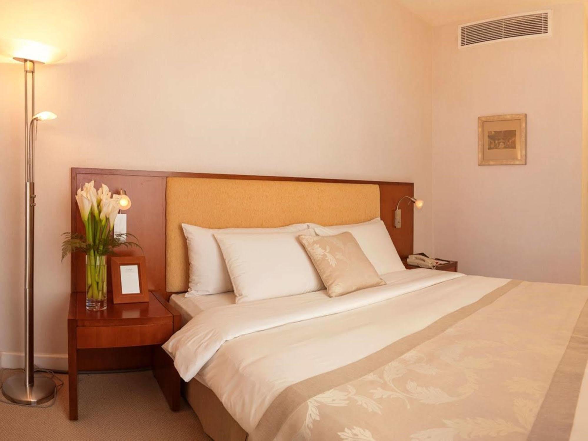 Catina Saigon Hotel Ho Chi Minh City Exterior photo